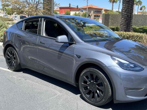 Used 2023 Tesla Model Y Long Range AWD/4WD image 38