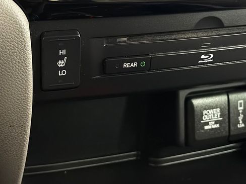 Used 2017 Honda Pilot Touring image 19