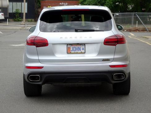 Used 2017 Porsche Cayenne Platinum Edition image 6