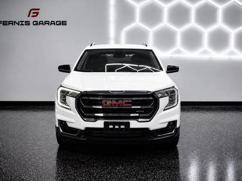 Used 2024 GMC Terrain AT4 AWD/4WD image 2