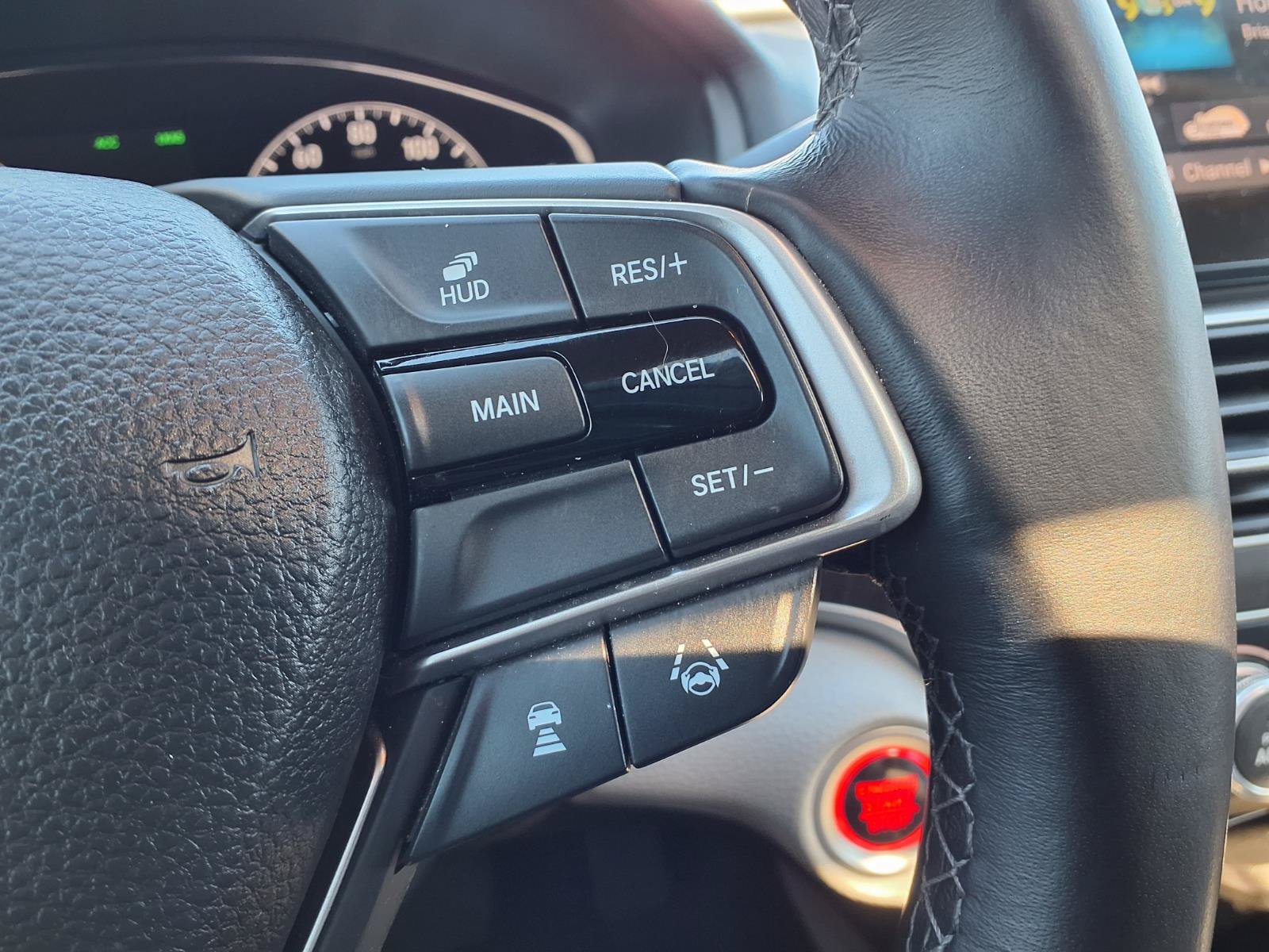 Used 2018 Honda Accord Touring image 17