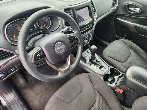 Used 2019 Jeep Cherokee Latitude w/ Popular Appearance Group image 2