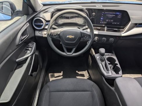 Used 2025 Chevrolet Trax LS w/ Driver Confidence Package FWD image 16