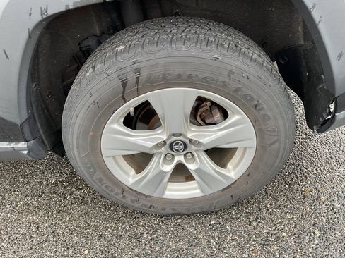 Used 2019 Toyota RAV4 XLE w/ Convenience Package image 6