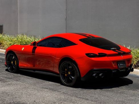 Used 2022 Ferrari Roma RWD image 3