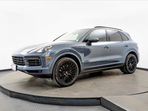 Used 2019 Porsche Cayenne w/ Premium Package image 2