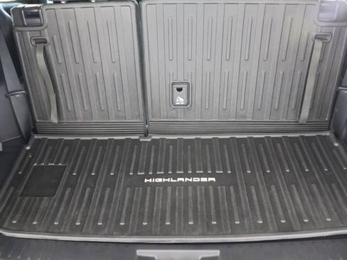 Used 2024 Toyota Highlander XLE AWD/4WD image 23