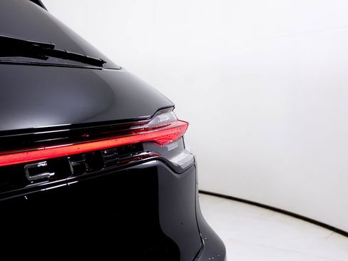 New 2026 Porsche Macan image 13