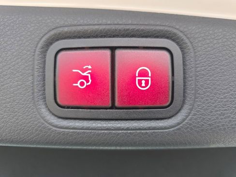 Certified 2020 Mercedes-Benz E 350 4MATIC Sedan image 19