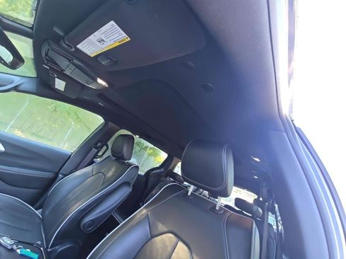 Used 2026 Chrysler Pacifica Limited FWD image 5
