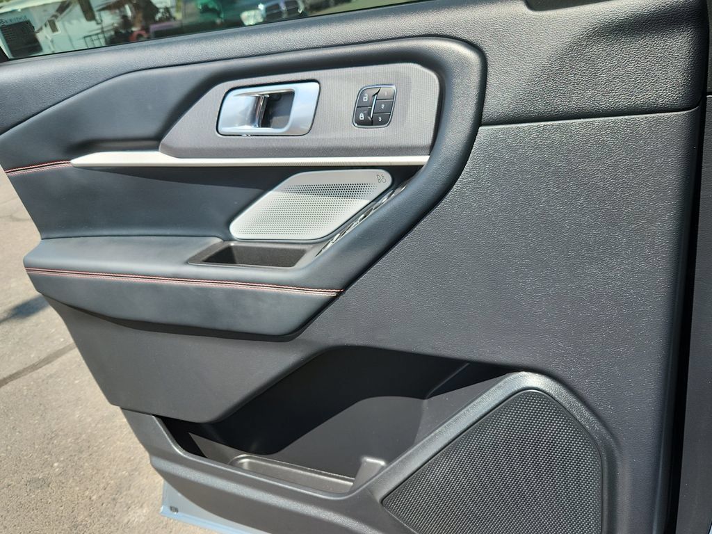 Used 2025 Ford Explorer ST AWD/4WD image 9