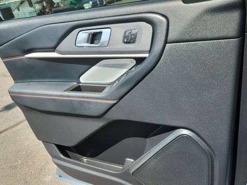 Used 2025 Ford Explorer ST AWD/4WD image 9