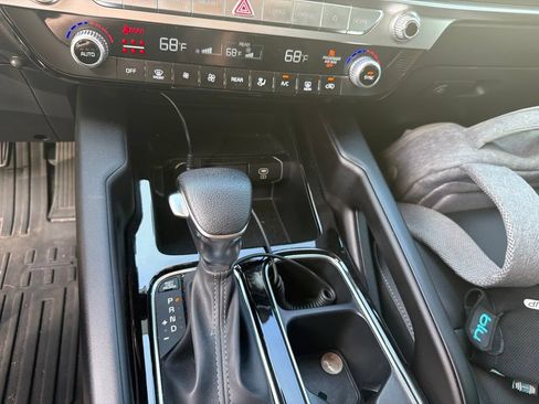 Used 2025 Kia Telluride LX FWD image 6