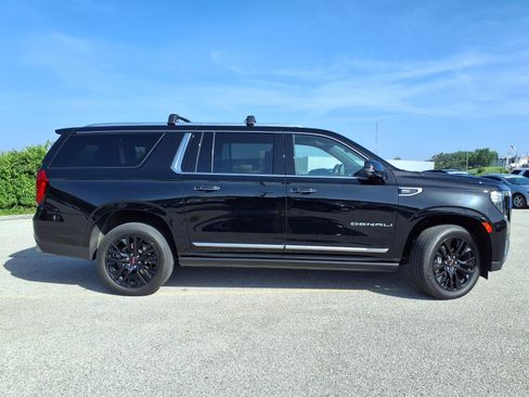 Used 2024 GMC Yukon XL Denali AWD/4WD image 38