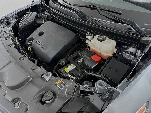 Used 2021 Chevrolet Traverse LS FWD image 29