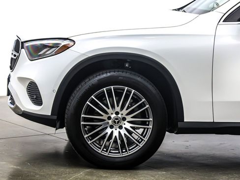 Used 2025 Mercedes-Benz GLC 300 image 11