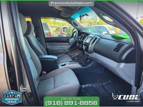 Used 2014 Toyota Tacoma PreRunner image 12