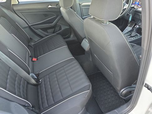 Used 2024 Volkswagen Jetta Sport image 11
