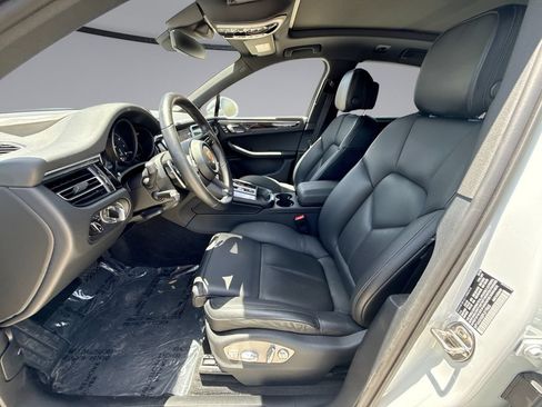 Certified 2023 Porsche Macan Turbo AWD/4WD image 29