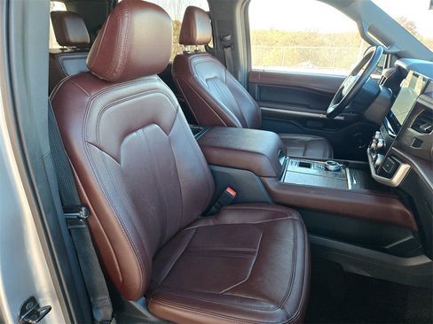 Used 2023 Ford Expedition Limited image 27