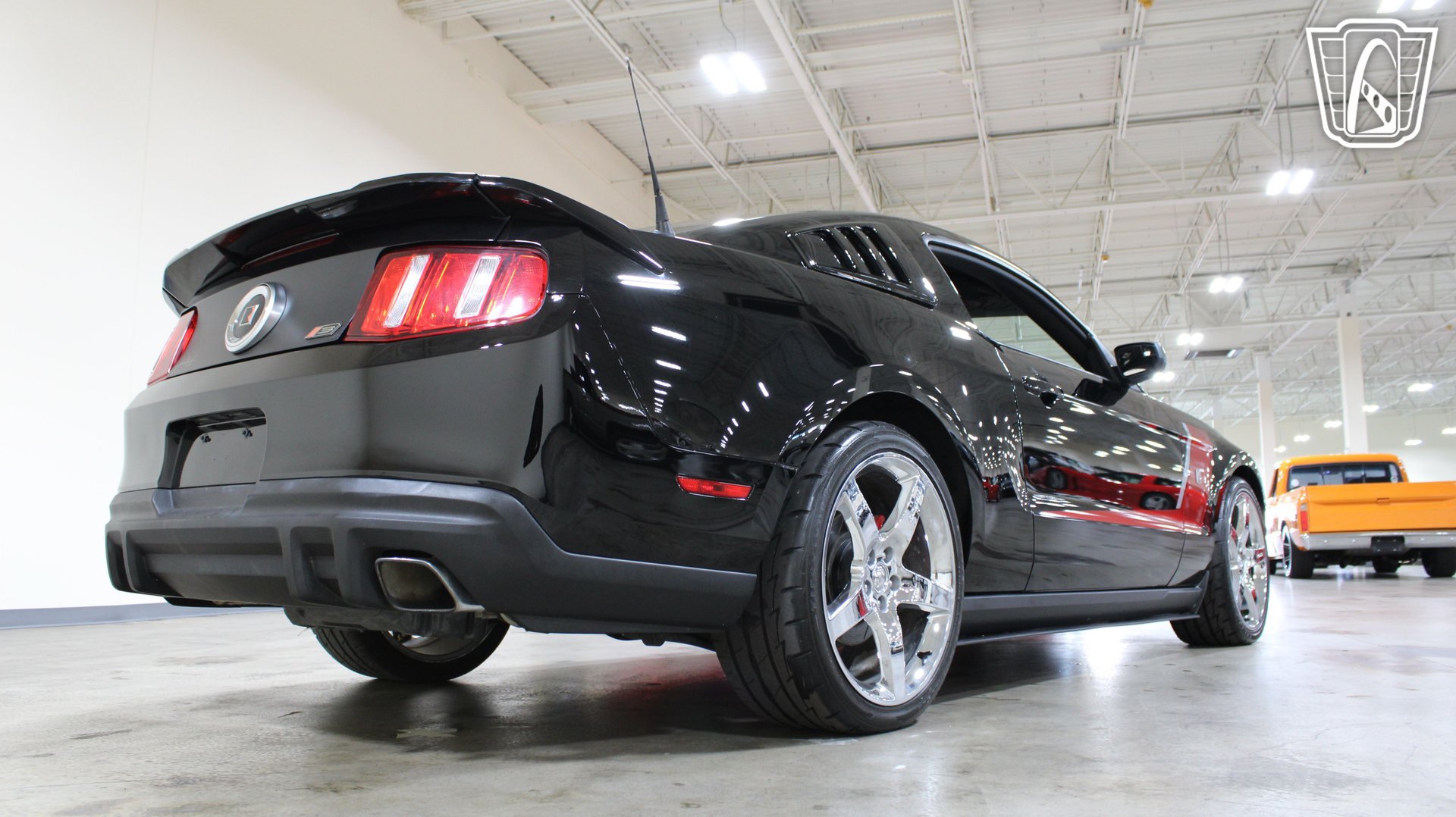 Used 2012 Ford Mustang GT Premium w/ Electronics Pkg RWD image 29