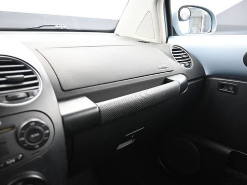 Used 2009 Volkswagen Beetle Coupe FWD image 22