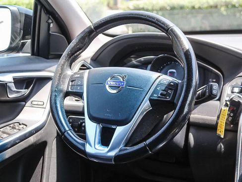 Used 2016 Volvo XC60 T5 Premier w/ Proximity Package FWD image 19