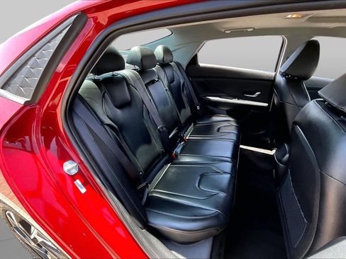 Used 2025 Hyundai Elantra Limited FWD image 19