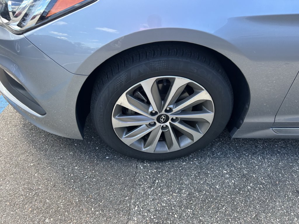 Used 2015 Hyundai Sonata Sport w/ Option Group 03 FWD image 10
