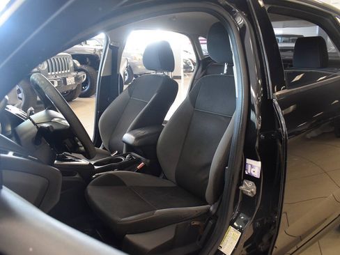 Used 2013 Ford Focus SE FWD image 28