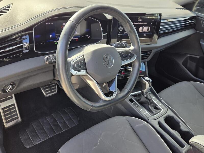 Used 2025 Volkswagen Jetta Sport FWD image 11