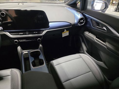 New 2026 Chevrolet Equinox EV LT image 17