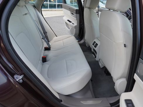 Used 2017 Jaguar XF Premium image 12