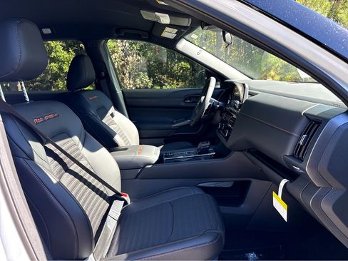 New 2025 Nissan Pathfinder Rock Creek image 10