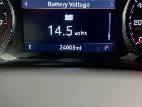 Used 2023 GMC Acadia SLT w/ Elevation Edition image 8