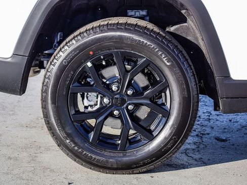 New 2026 Jeep Grand Cherokee Altitude image 12