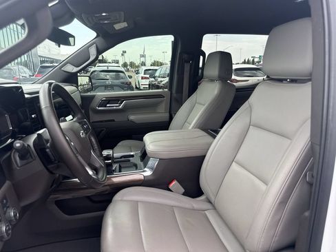 Used 2024 Chevrolet Silverado 1500 LT Trail Boss w/ Convenience Package II AWD/4WD image 12