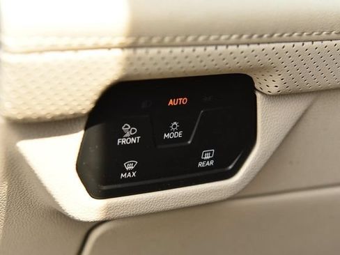 Used 2024 Volkswagen Atlas SE w/ Panoramic Sunroof Package AWD/4WD image 11