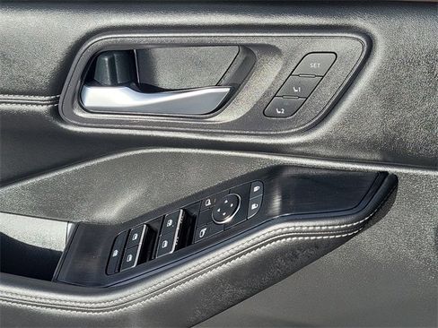 Used 2023 Nissan Rogue SL w/ SL Premium Package image 21