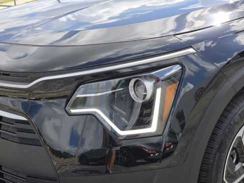 New 2025 Kia Niro EX image 7