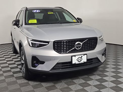 Certified 2024 Volvo XC40 B5 Plus w/ Protection Package Premier image 4