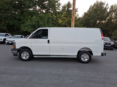 Used 2025 Chevrolet Express 2500 w/ Driver Convenience Package RWD image 6