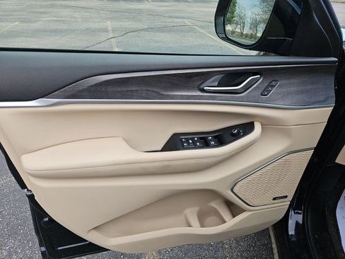 Used 2023 Jeep Grand Cherokee L Limited w/ Luxury Tech Group II image 20