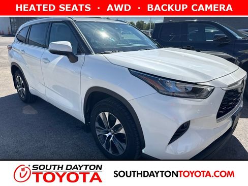 Used 2021 Toyota Highlander XLE AWD/4WD image 1