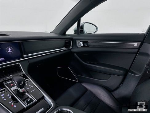 Used 2023 Porsche Panamera Platinum Edition image 17