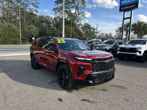 Used 2025 Chevrolet Traverse RS image 10
