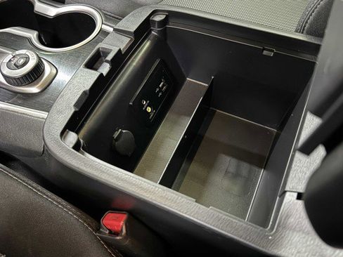 Used 2019 Nissan Pathfinder SV image 38