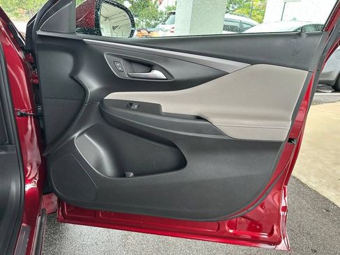 Used 2025 Buick Envista Avenir FWD image 37