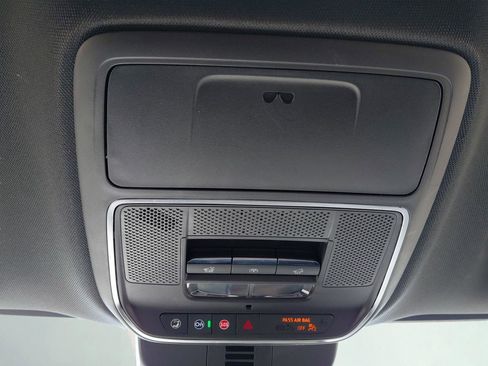 Used 2024 Chevrolet Traverse RS image 32