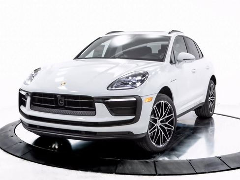 Certified 2025 Porsche Macan image 1